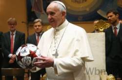 papez frantisek sa stretol s hracmi bayernu pochvalil ich vykon