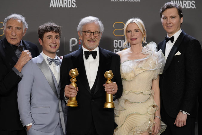 80th_annual_golden_globe_awards_ _press_room_66985 ac5d2ecabc574c58a438801a92d6b729 676x452