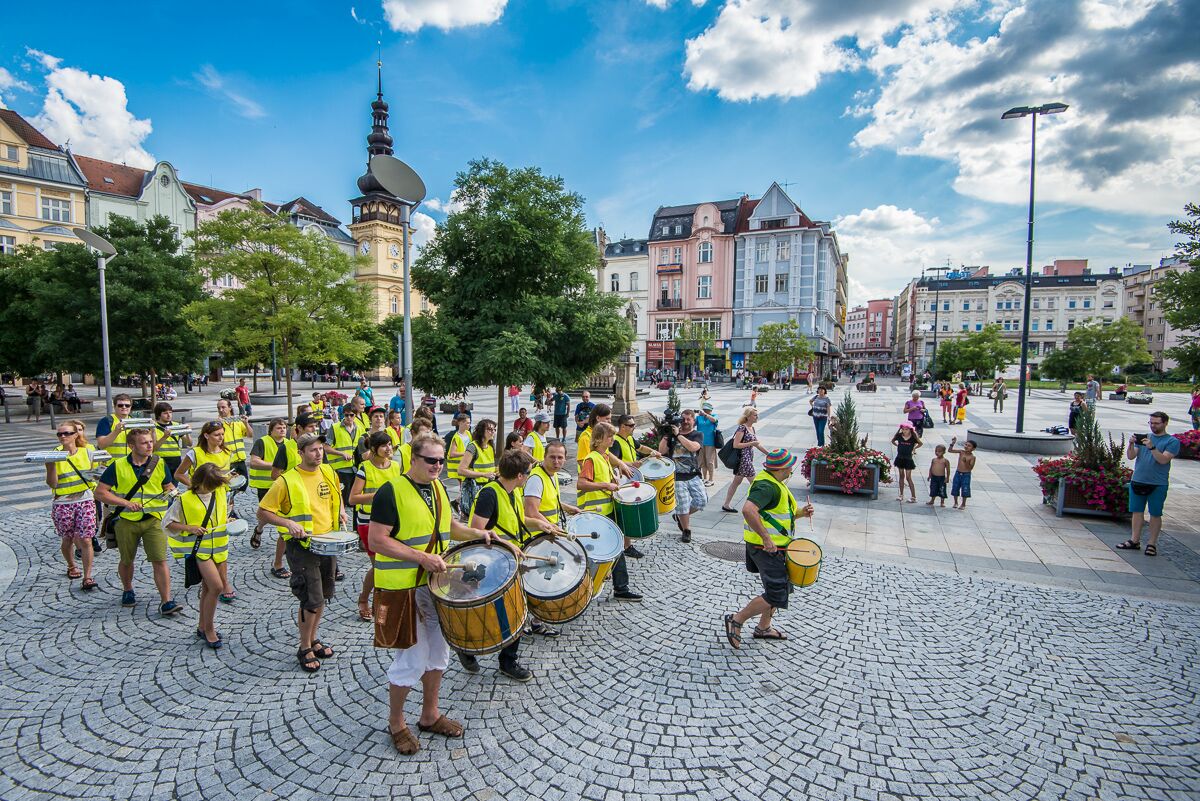 Čo robiť pred Colours of Ostrava? Užiť si zadarmo Festival v ulicích alebo objavovať hudbu na Czech Music Crossroads