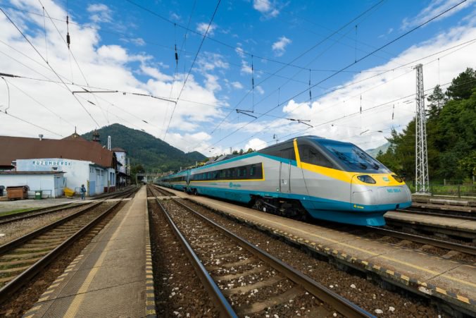 Interiér vozňov súpravy modernizovaného vlaku SC 241 Pendolino Košičan