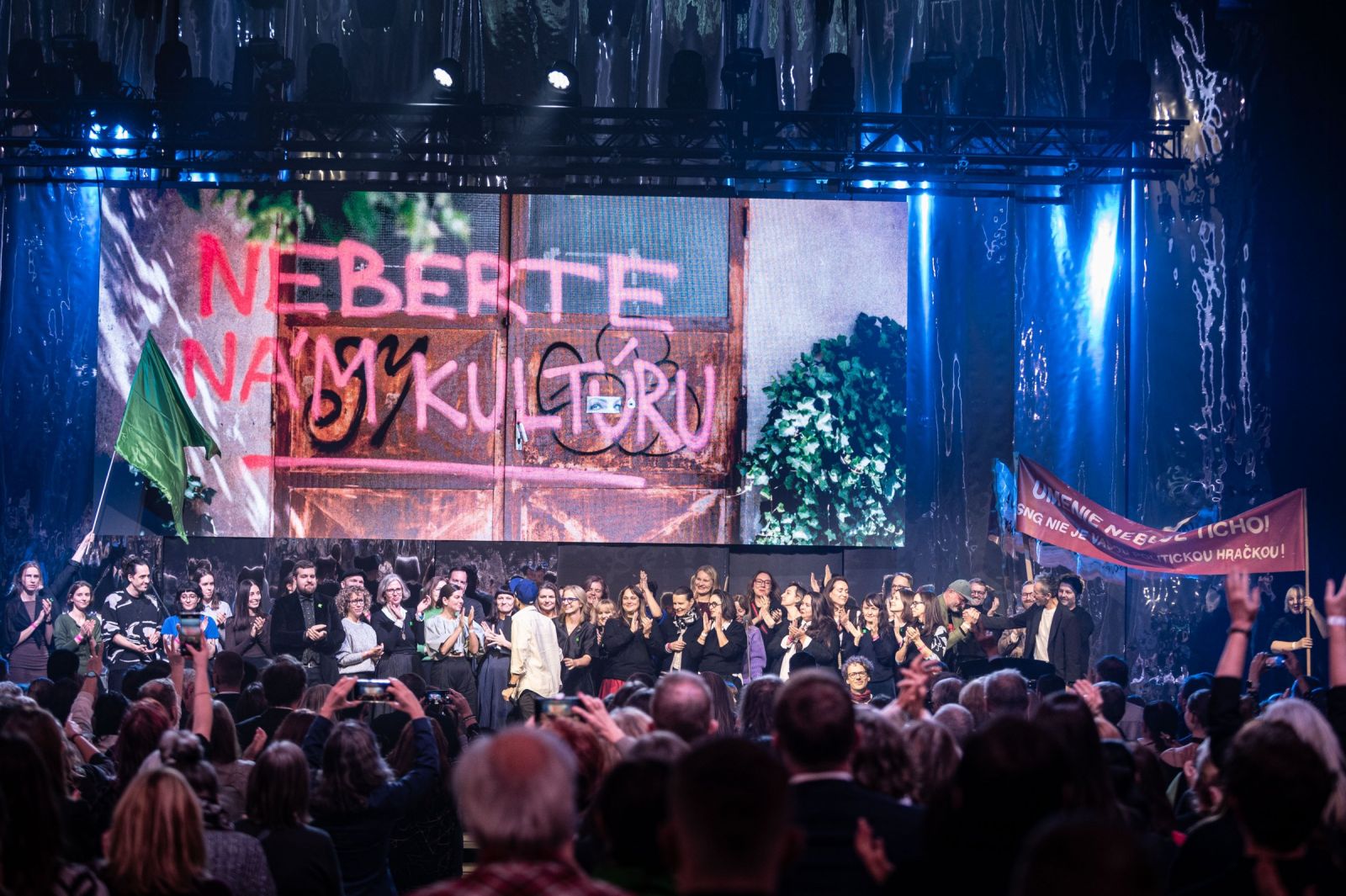 Ocenenie Biela vrana 2025 získali Šimko, Heretik a bývalé zamestnankyne SNG