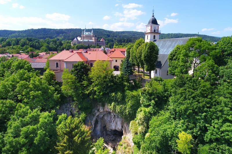 Používali už neandertálci šperky a líčidlá? Navštívte región Horná Nitra-Bojnice a zistite viac...