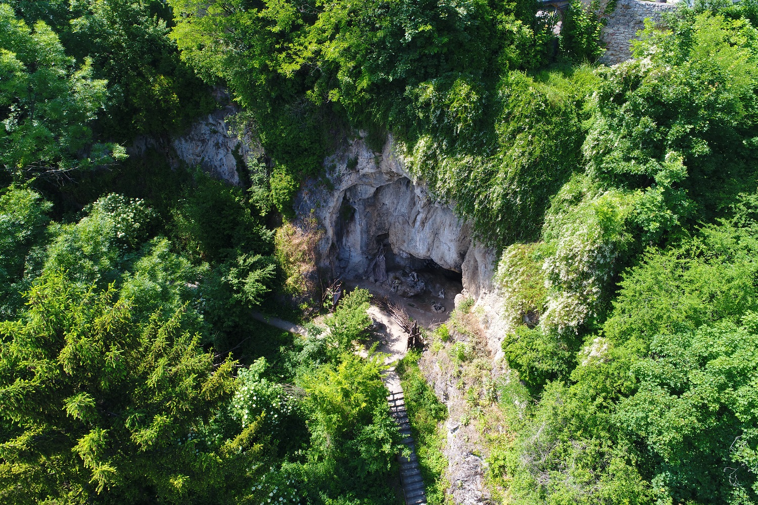 Organizovali si bývanie už neandertálci? Navštívte región Horná Nitra-Bojnice a zistite viac...