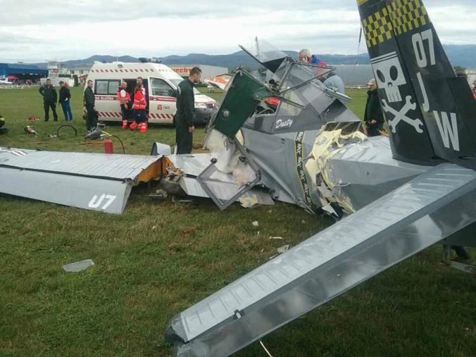 Na letisku v Prievidzi spadlo lietadlo, hlásia troch zranených