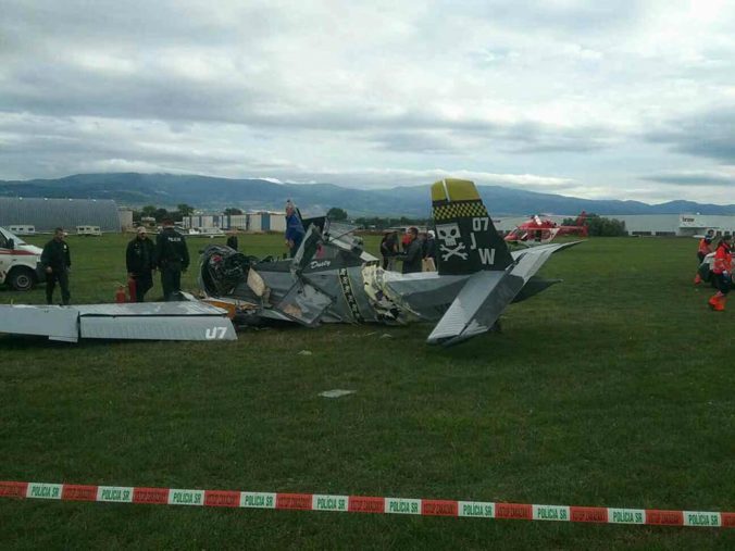 Na letisku v Prievidzi zrútil jednomotorový dolnoplošník Čmelák Z – 37 s tromi osobami na palube. Prievidza, 16. september 2017.