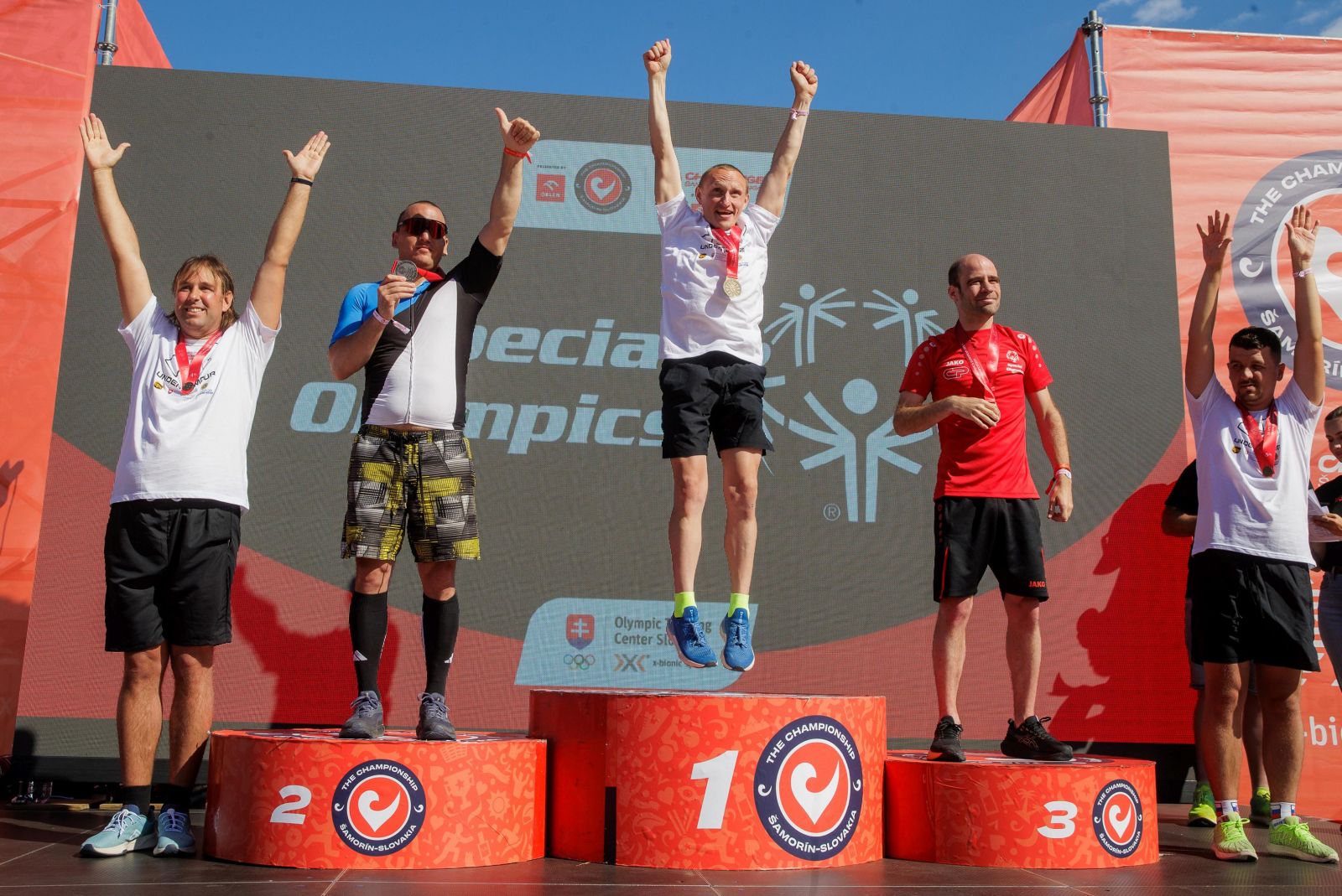 Peter Išpold neskrýval radosť, keď sa opäť postavil na stupeň víťazov a stal sa Majstrom Európy Špeciálnych olympiád v triatlone vo svojej vekovej kategórii