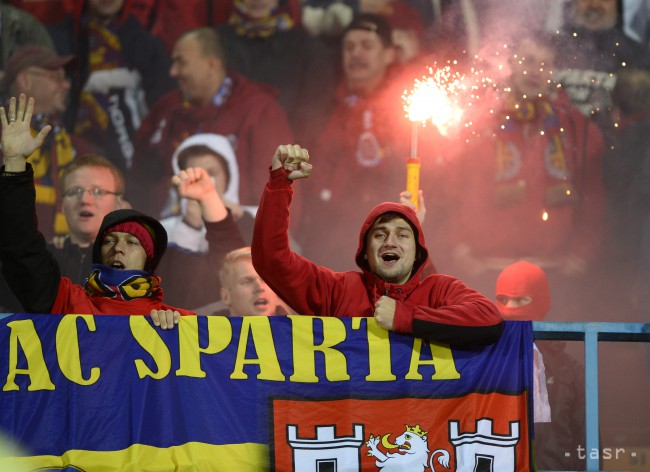 Na snímke fanúšikovia Sparty v zápase skupinovej fázy Európskej ligy v I-skupine medzi ŠK Slovan Bratislava - Sparta Praha 23. októbra 2014 v Bratislave.
