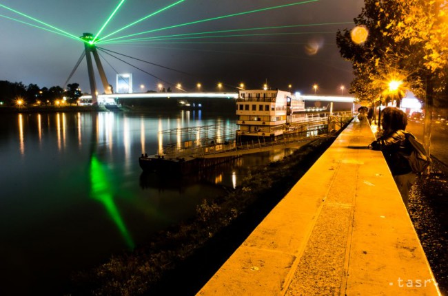 laserová inštalácia na Moste SNP
