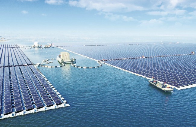 Najväčšia solárna elektráreň sveta pláva na vode