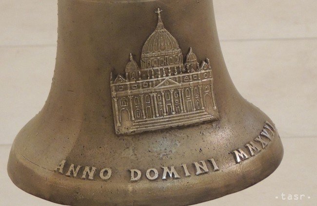 Video: Bronzový zvon zo Slovenska poputuje pápežovi ako dar k Veľkej noci