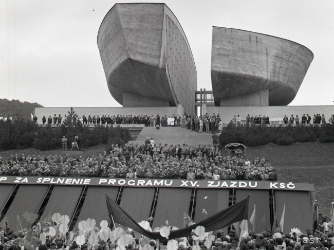 Oslavy 35. výročia SNP vyvrcholili v sobotu 25. augusta 1979 v Banskej Bystrici manifestáciou pracujúcich.