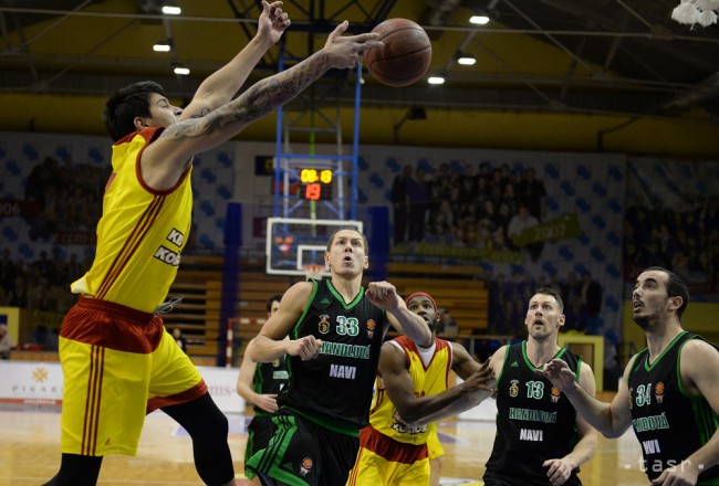 Basketbalový duel Lučenec - Handlová nedohrali, hostia odišli