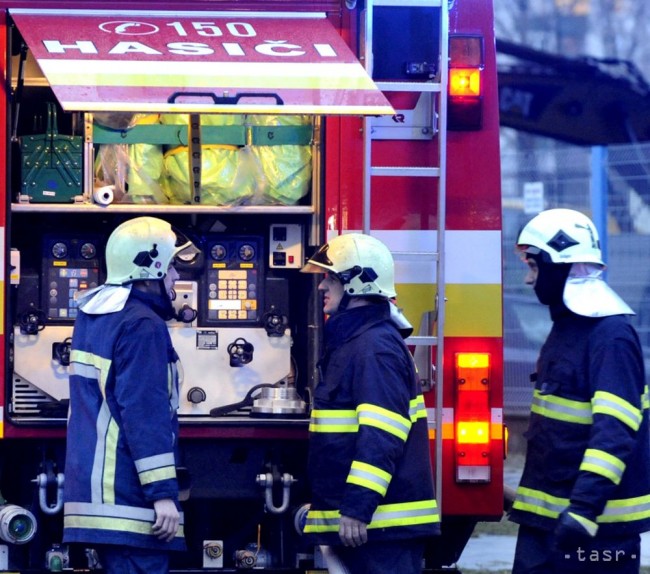 Nočný požiar v Bratislave si vyžiadal jednu obeť