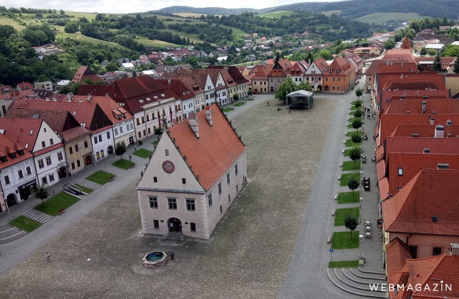 Pohľad na Radničné námestie v Bardejove z veže Baziliky svätého Egídia