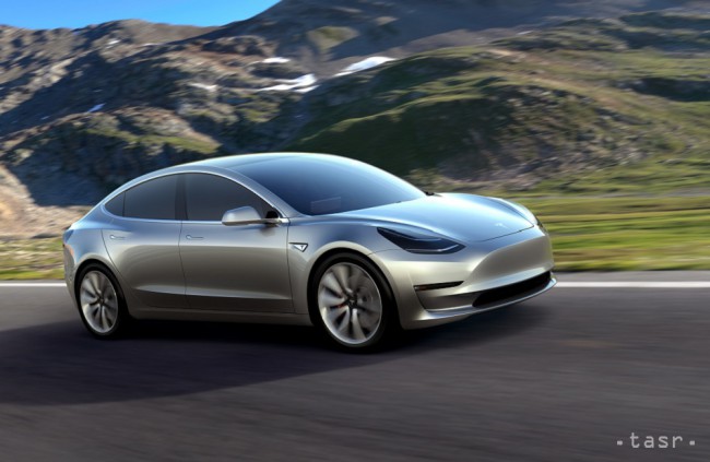 Tesla predstavila nový elektromobil Model 3 určený pre masový trh
