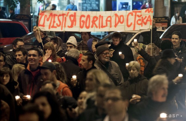 protest za odvolanie predsedu NR SR Pavla Pašku, ktorý zorganizoval poslanec NR SR Alojz Hlina v Bratislave 14. novembra 2014.