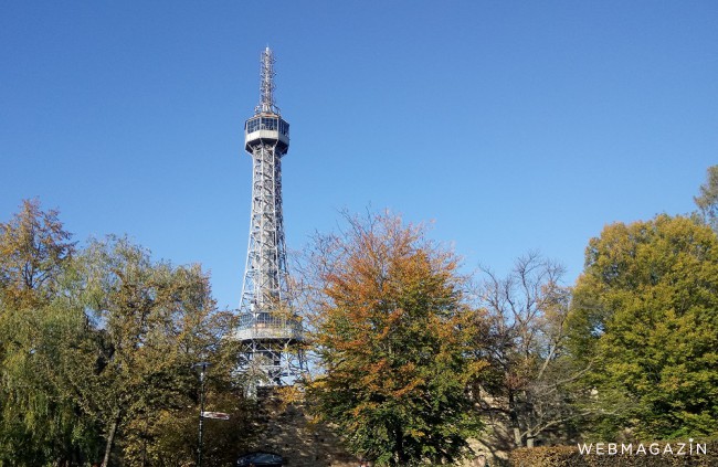 Vyhliadková veža Petřín patrí medzi najznámejšie turistické atrakcie Prahy.