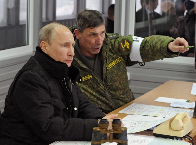 Ruský prezident Vladimir Putin v rozhovore s generálom Ivanom Buvaltsevom.