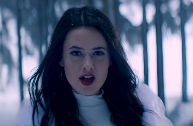 Speváčka Karmen Pál-Baláž vo videoklipe k piesni Anjel.