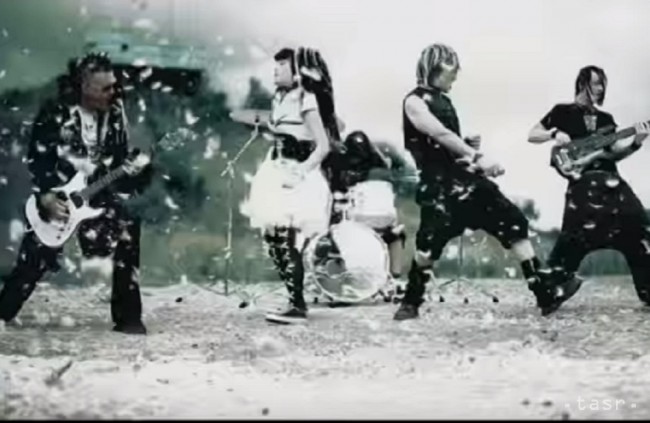 Skupina Slot vo videoklipe k piesni AngelOK