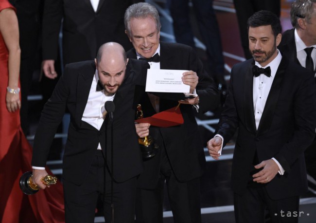 Udeľovanie Oscarov: Chybné oznámenie víťaza v kategórii najlepší film