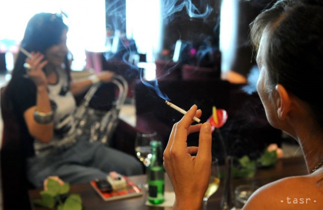Mladé ženy často netušia, že pri antikoncepcii by nemali fajčiť