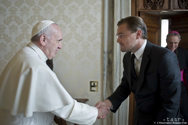 VIDEO: L. DiCaprio sa stretol s pápežom: Neuveríte, o čom hovorili