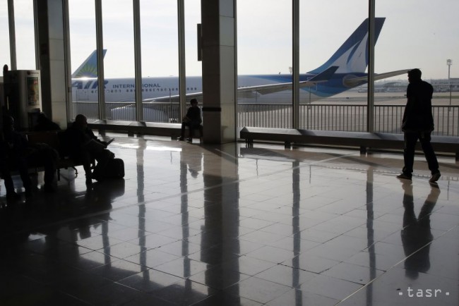 Na parížskom letisku Orly zastrelili muža