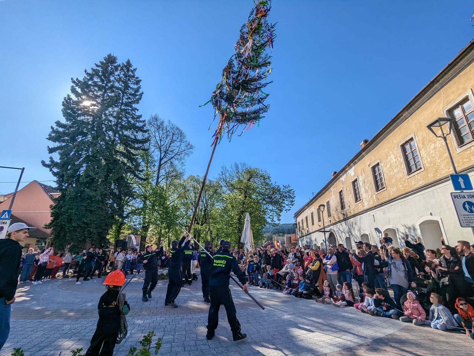 Sviatok práce súvisí s protestami z roku 1886; má aj cirkevný rozmer