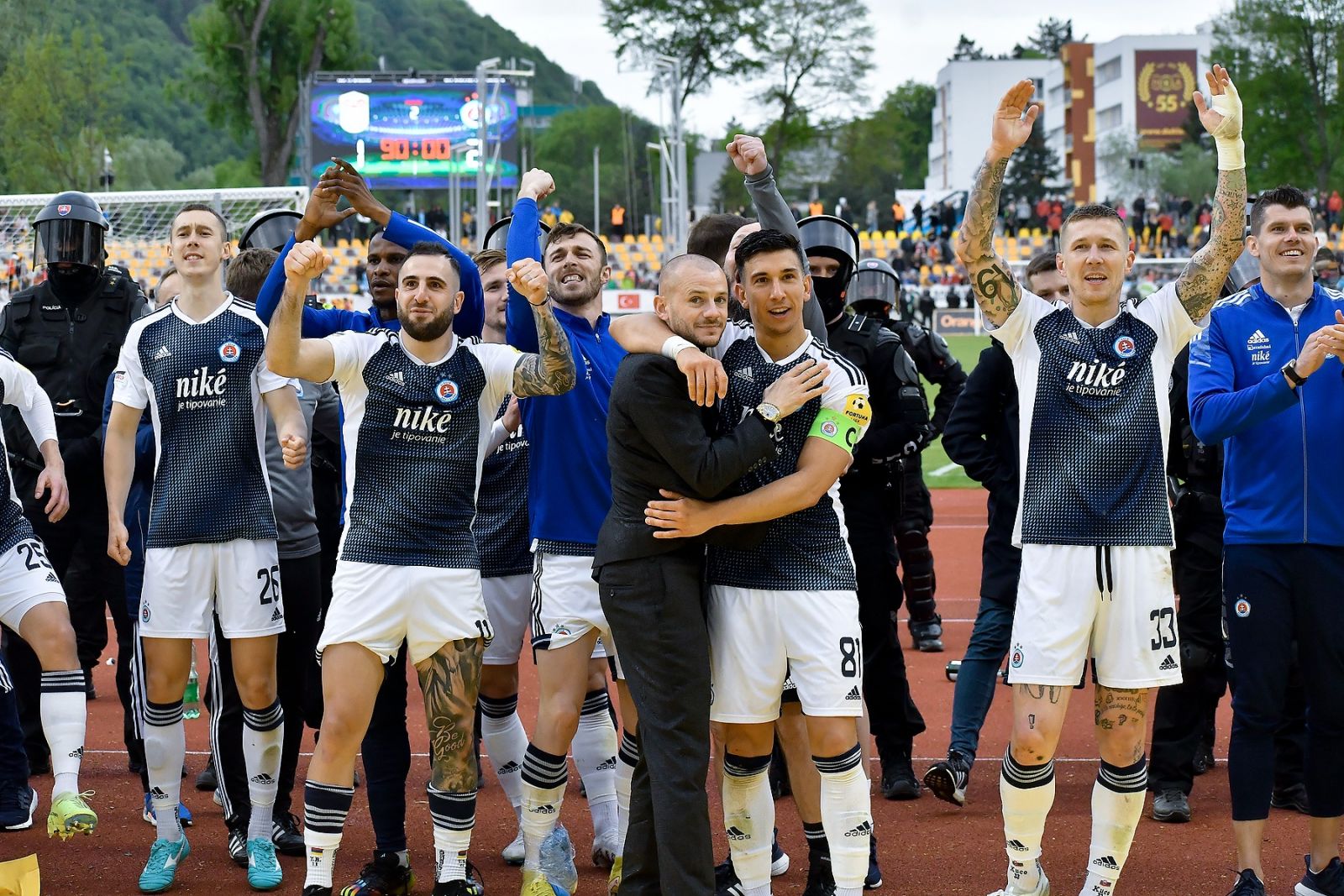 ŠK Slovan Bratislava získal rekordný trinásty titul v najvyššej slovenskej futbalovej súťaži