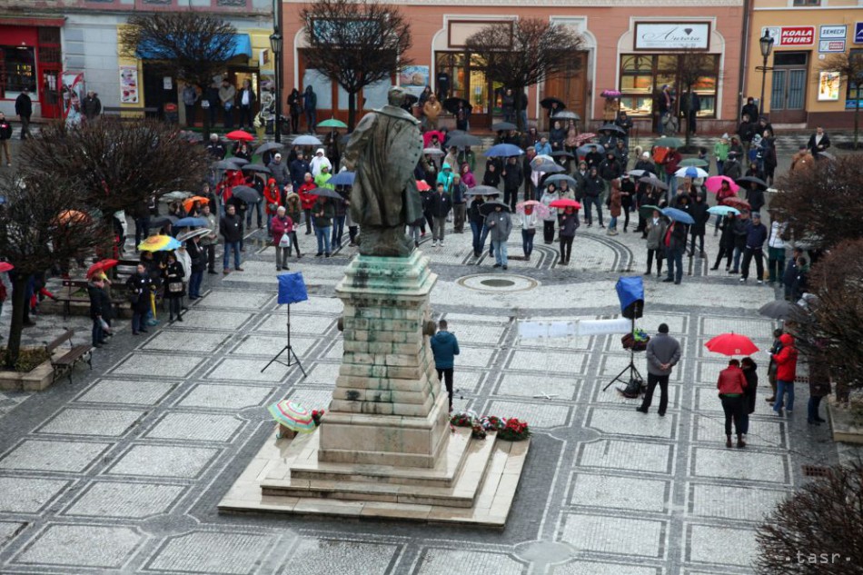 Komárno, Za slušné Slovensko