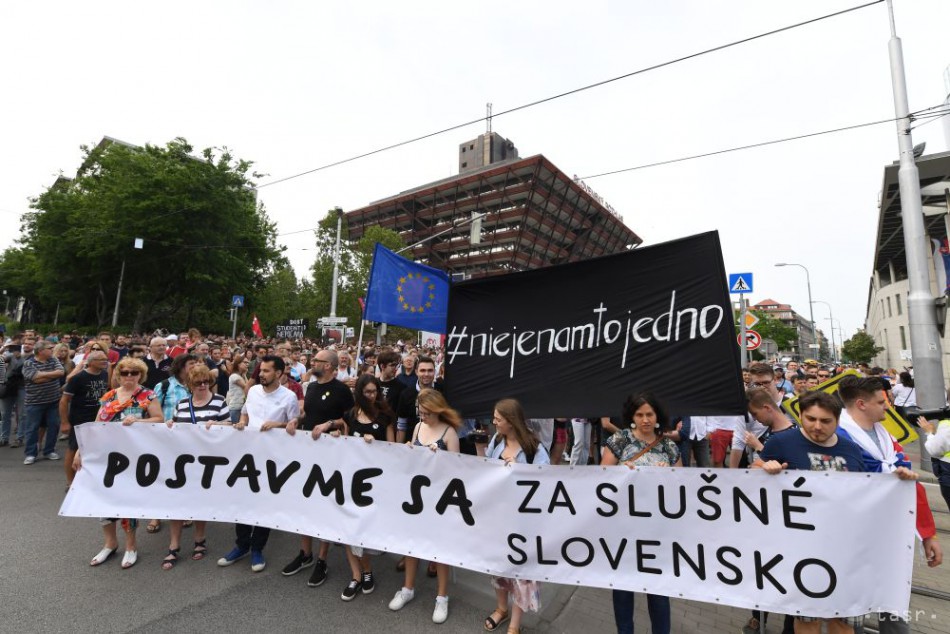 Na snímke Pochod "Za slušné Slovensko - predvečer svadby" na Námestí SNP 4. mája 2018 v Bratislave.