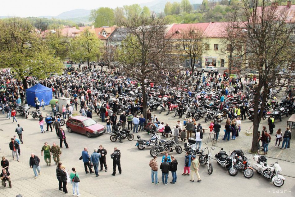 Motorkári otvorili v Handlovej sezónu na hornej Nitre