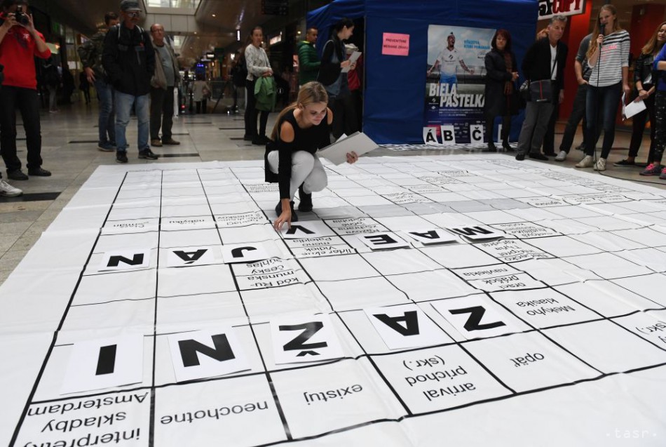 FOTO: Košičania lúštili v rámci kampane Biela pastelka maxikrížovku