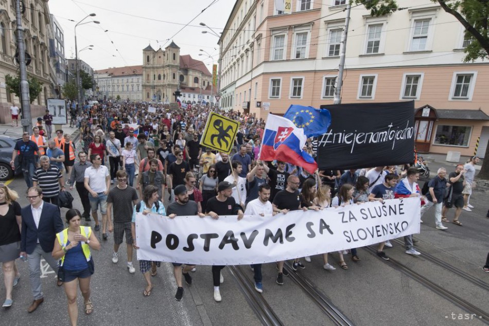 Na snímke Pochod "Za slušné Slovensko - predvečer svadby" na Námestí SNP 4. mája 2018 v Bratislave.