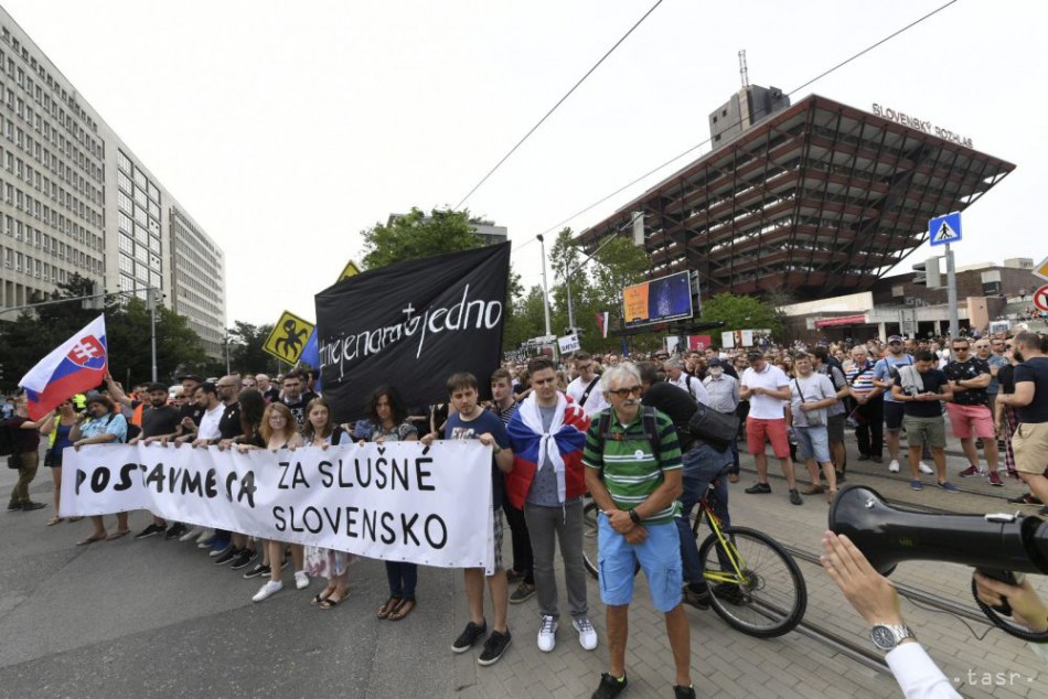 Na snímke Pochod "Za slušné Slovensko - predvečer svadby" na Námestí SNP 4. mája 2018 v Bratislave.