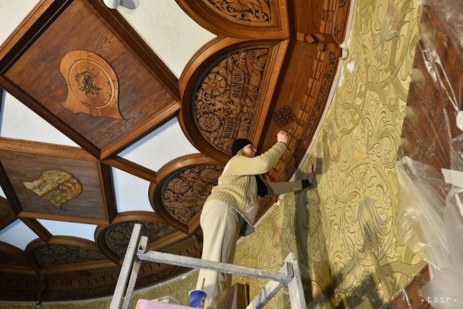 VIDEO: Reštaurátori na Bojnickom zámku obnovujú vzácne nástenné maľby