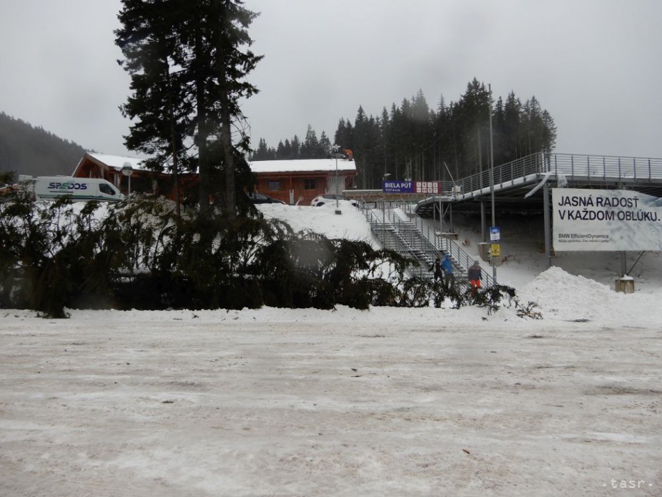 Stredisko Jasná Nízke Tatry zasiahla v noci z nedele na pondelok 11. decembra 2017 veterná kalamita. 