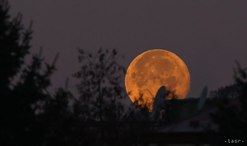 DECEMBROVÉ NEBO: Dnes bol supermesiac, ešte nás potešia meteorické roje