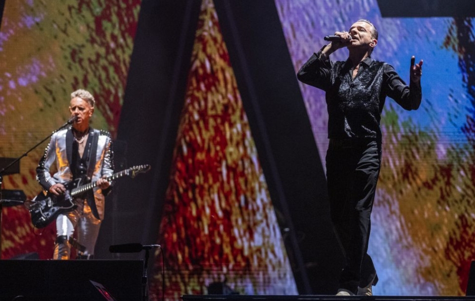 Foto a video: Bratislavu ovládol Depeche Mode, privítal ich vypredaný štadión