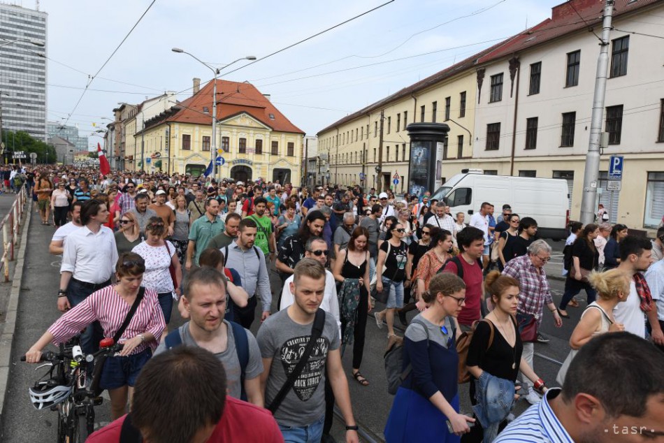 Na snímke Pochod "Za slušné Slovensko - predvečer svadby" na Námestí SNP 4. mája 2018 v Bratislave.