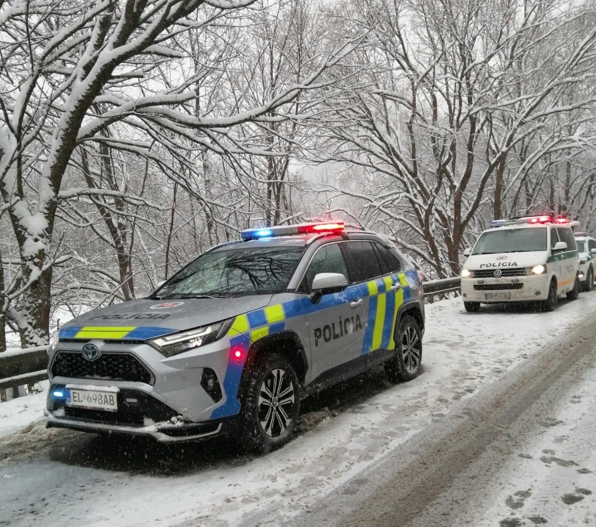 Pre nákladnú dopravu uzavreli horské priechody Donovaly, Dobšiná aj Soroška, dôvodom je husté sneženie