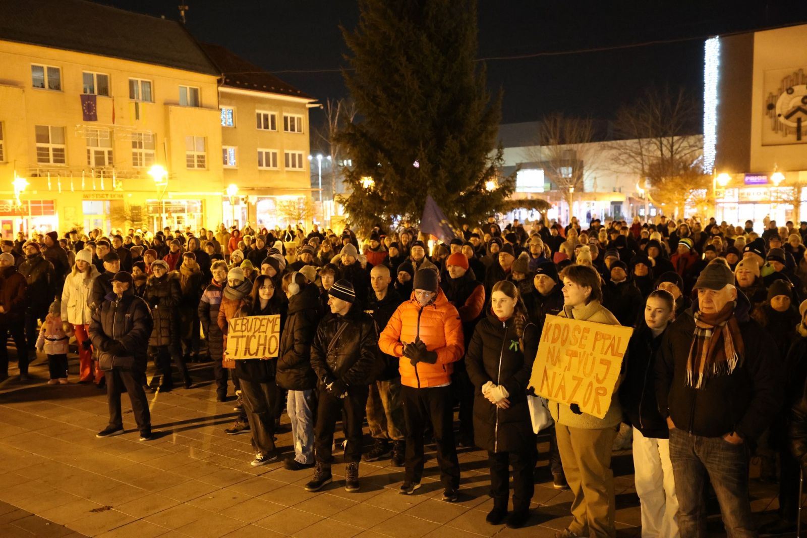 Protesty sú podľa Kaliňáka prejavom iného názoru, Krúpa nesúhlasí