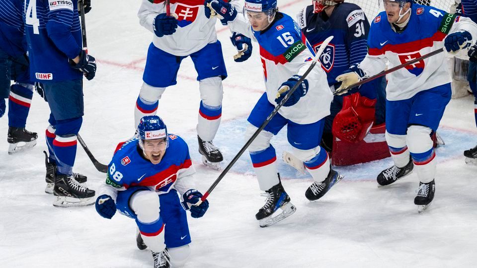 tabuľka: 1. Kanada 3 3 0 0 0 16:1 9 2. Švédsko 3 3 0 0 0 11:3 9 3. SLOVENSKO 4 2 0 1 1 7:10 7 4. Lotyšsko 3 2 0 0 1 10:10 6 -------------------------------- 5. Fínsko 3 1 1 0 1 7:6 5 6. Rakúsko 3 0 1 0 2 6:8 2 7. Francúzsko 4 0 0 1 3 5:15 1 -------------------------------- 8. Slovinsko 3 0 0 0 3 3:12 0