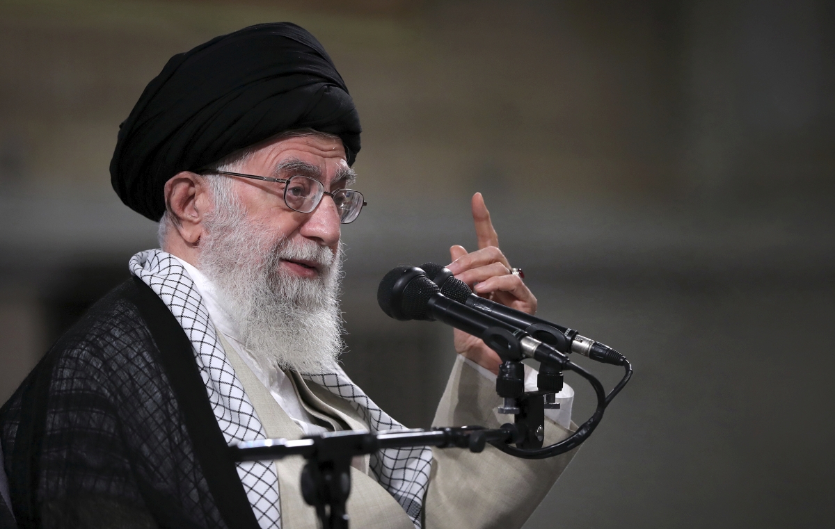 Najvyšší duchovný vodca Iránu ajatolláh Alí Chameneí vyzval na okamžité zastavenie izraelského bombardovania Pásma Gazy