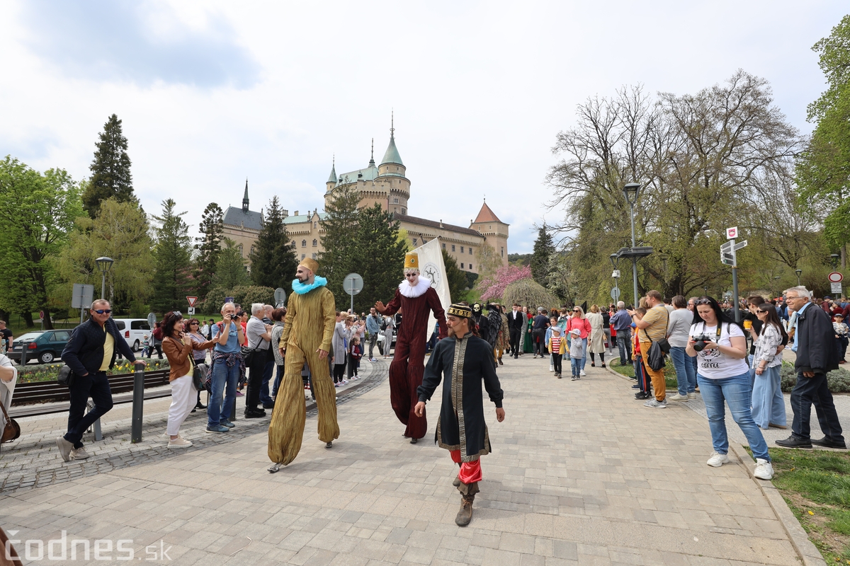 Bojnice: Letnú sezónu hornej Nitry otvoril sprievod postáv z rozprávok a filmov (video) 