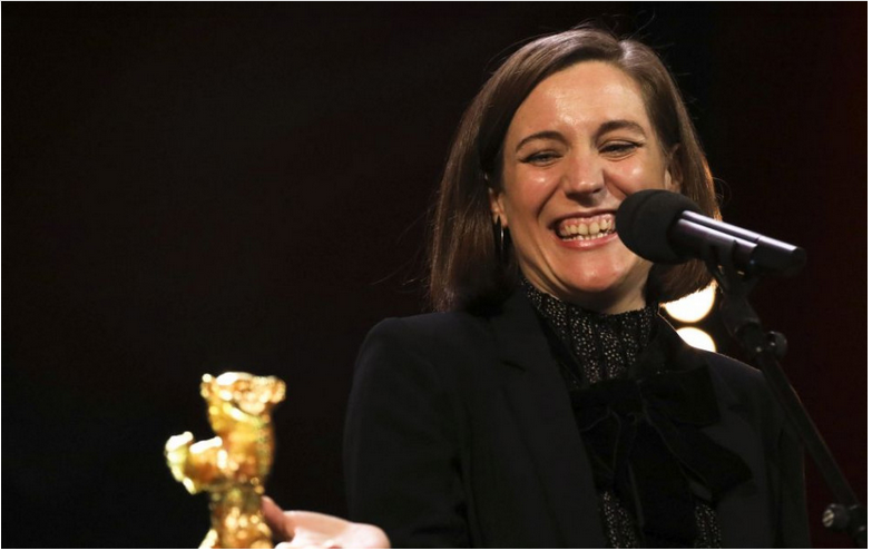 Cenu za najlepší film na Berlinale získala španielska dráma Alcarrás