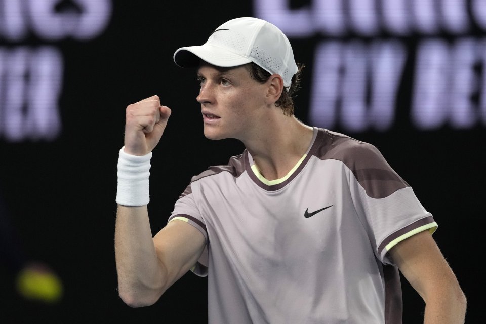 Taliansky tenista Jannik Sinner vyhral Australian Open a získal prvý grandslamový titul v kariére. 