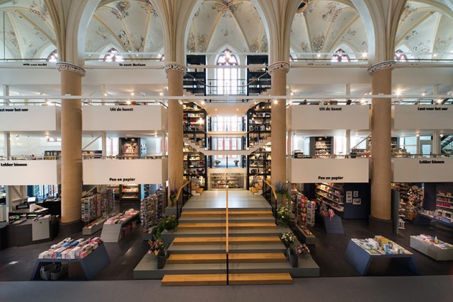 Foto: Ako premeniť starý kostol na nádherný obchod s knihami