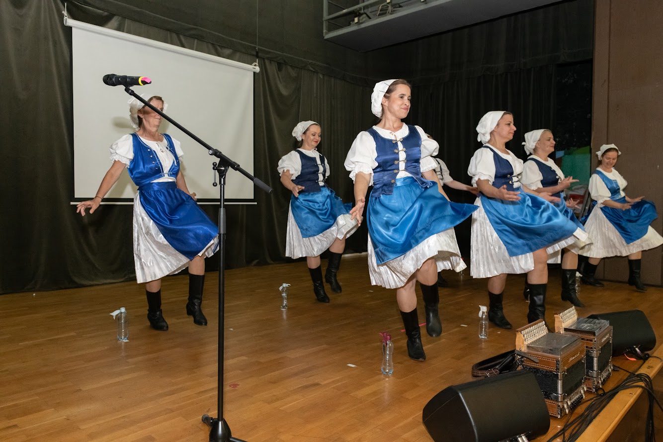 Gajarský folklórny súbor Sunečnica – Sunečník vždy prekročil hranice